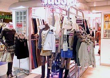 如何經(jīng)營服裝店 提高服裝銷量   -3158服裝加盟批發(fā)網(wǎng)